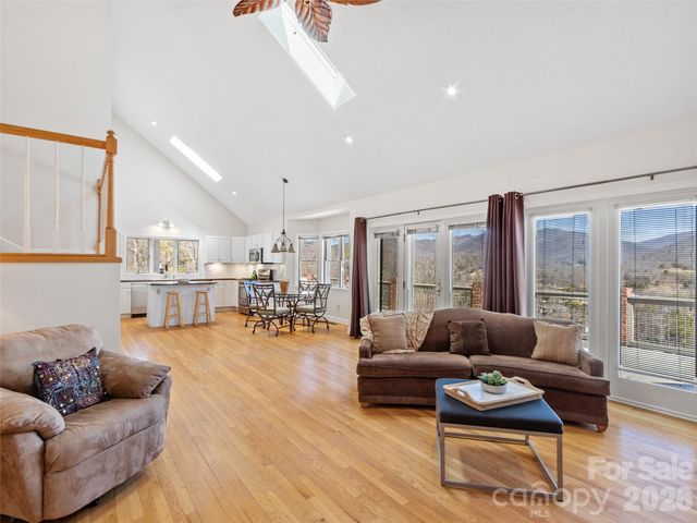 126 Hillcrest Drive, Barnardsville, NC 28709