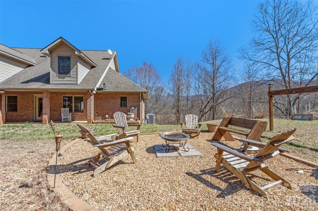 126 Hillcrest Drive, Barnardsville, NC 28709