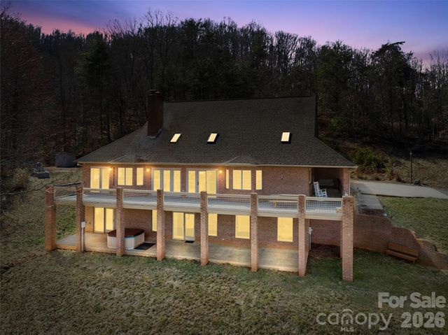 126 Hillcrest Drive, Barnardsville, NC 28709