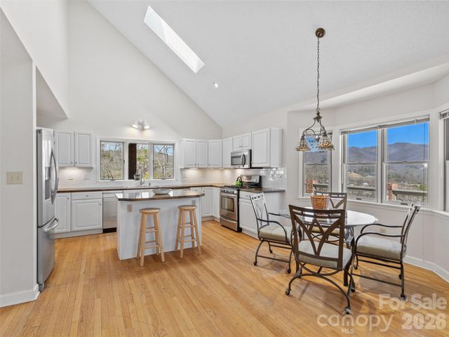 126 Hillcrest Drive, Barnardsville, NC 28709