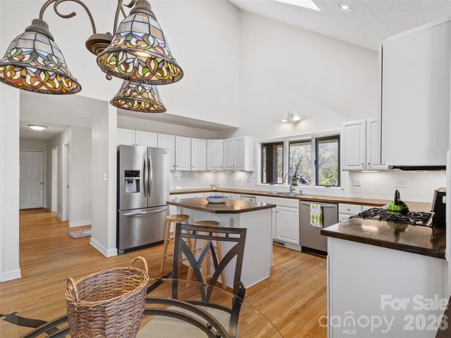 126 Hillcrest Drive, Barnardsville, NC 28709