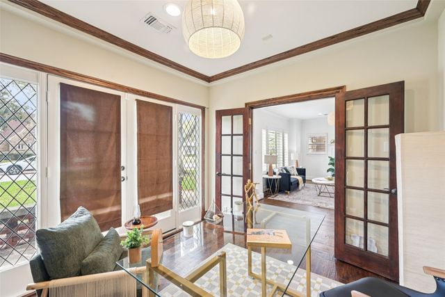 610 Clermont Avenue, Dallas, TX 75223