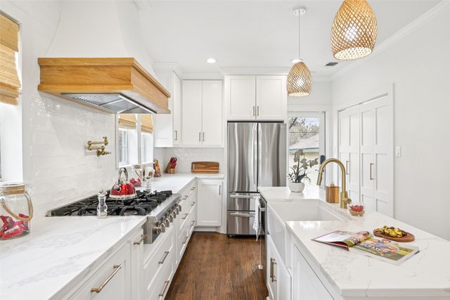 610 Clermont Avenue, Dallas, TX 75223