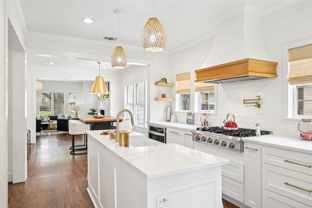 610 Clermont Avenue, Dallas, TX 75223