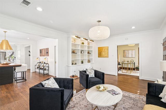 610 Clermont Avenue, Dallas, TX 75223