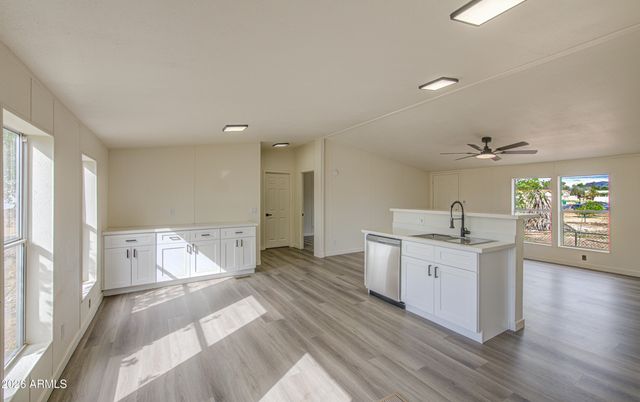 8105 E 4TH Avenue, Mesa, AZ 85208