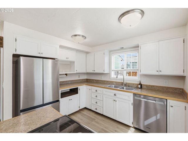 7438 A St, Springfield, OR 97478