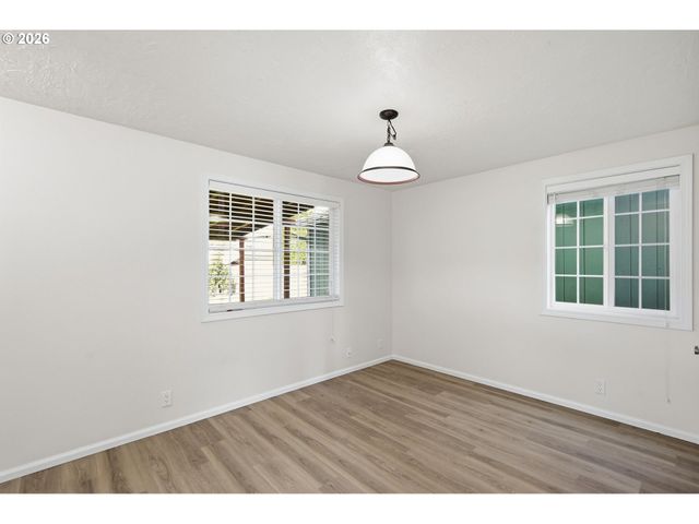 7438 A St, Springfield, OR 97478