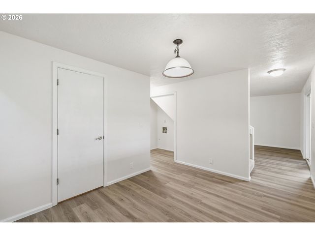 7438 A St, Springfield, OR 97478