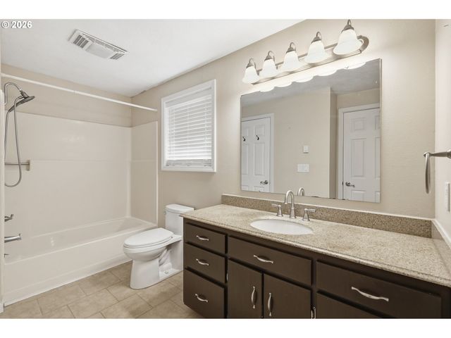 7438 A St, Springfield, OR 97478