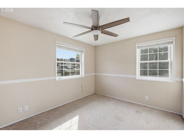 7438 A St, Springfield, OR 97478