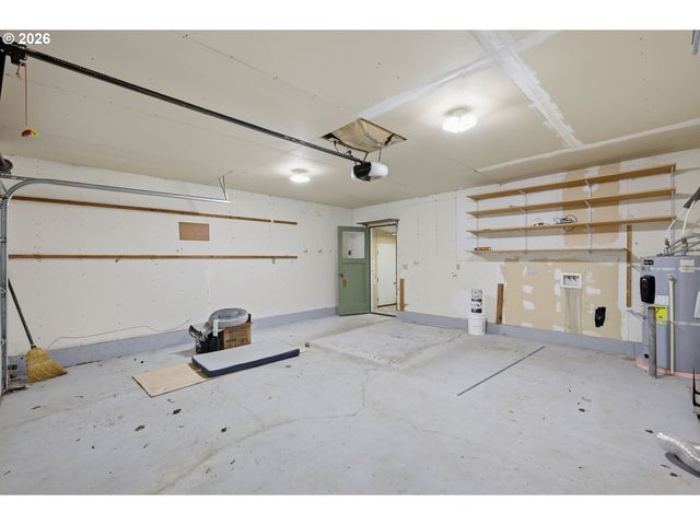 7438 A St, Springfield, OR 97478