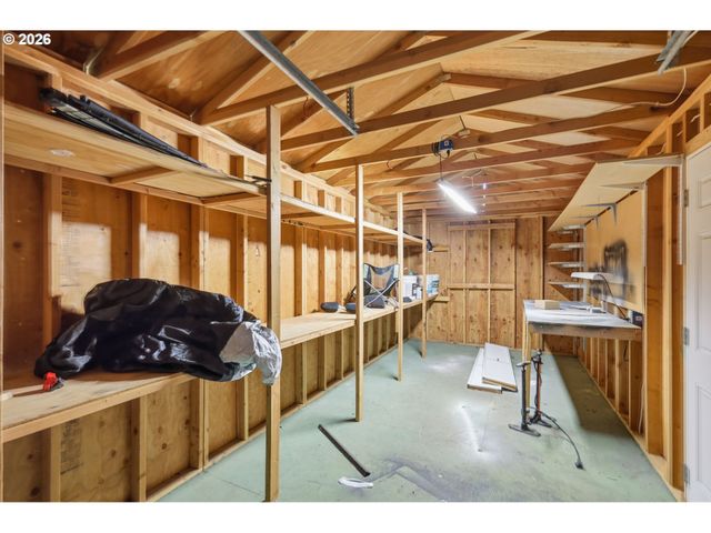 7438 A St, Springfield, OR 97478