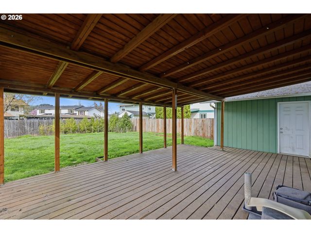 7438 A St, Springfield, OR 97478