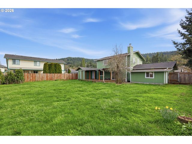 7438 A St, Springfield, OR 97478