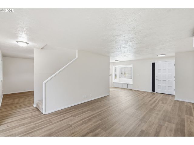 7438 A St, Springfield, OR 97478