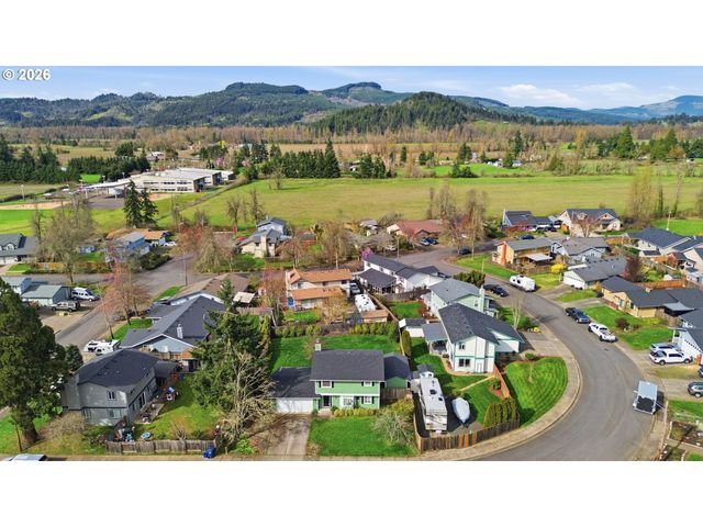 7438 A St, Springfield, OR 97478