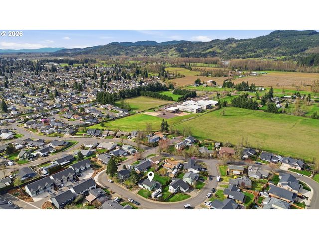 7438 A St, Springfield, OR 97478