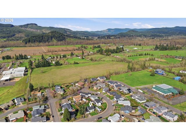 7438 A St, Springfield, OR 97478