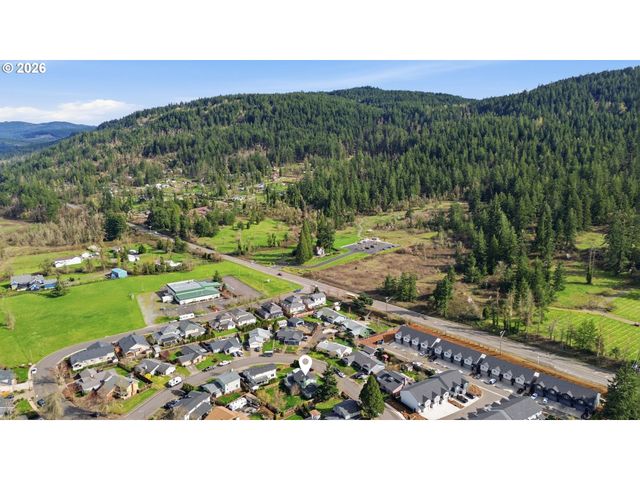 7438 A St, Springfield, OR 97478