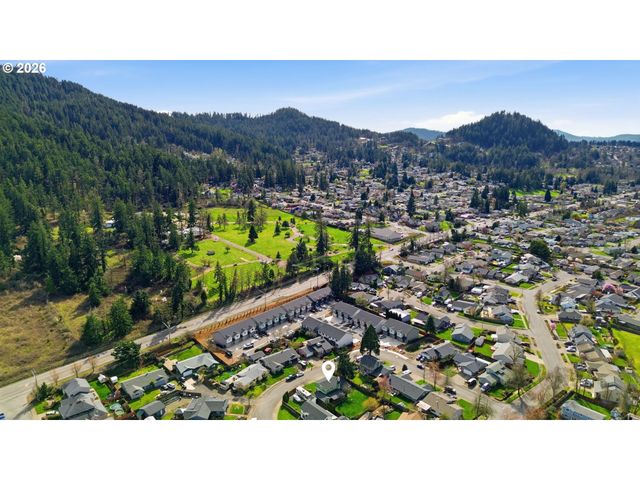 7438 A St, Springfield, OR 97478