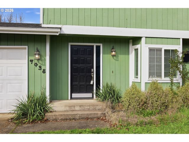 7438 A St, Springfield, OR 97478