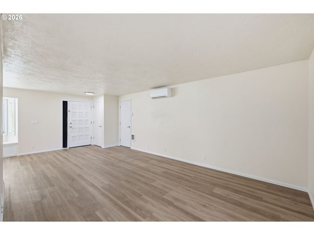 7438 A St, Springfield, OR 97478