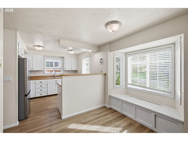 7438 A St, Springfield, OR 97478