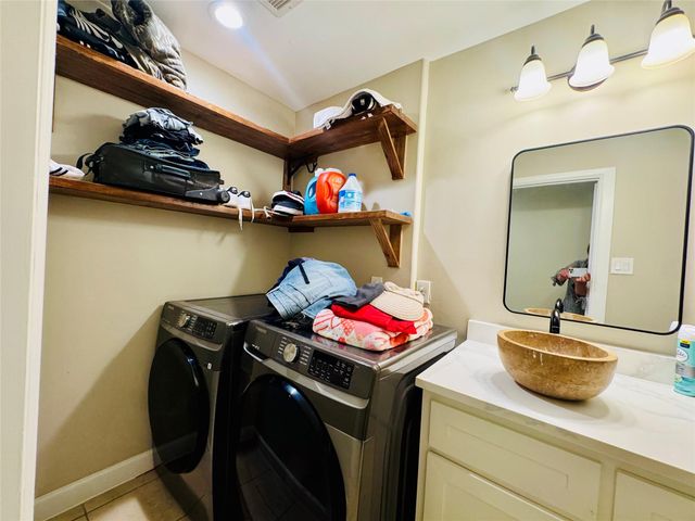 10202 Forum Park Drive 242, Houston, TX 77036