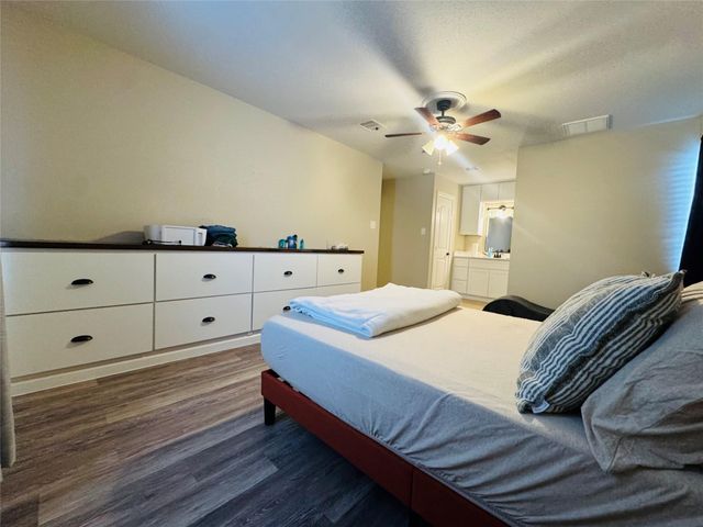 10202 Forum Park Drive 242, Houston, TX 77036
