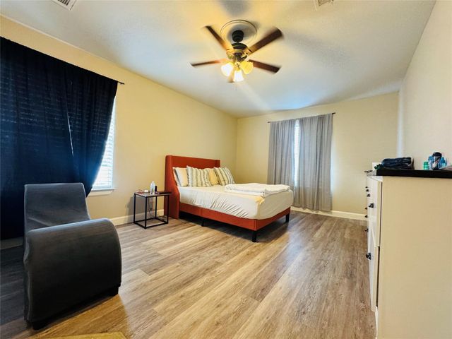 10202 Forum Park Drive 242, Houston, TX 77036