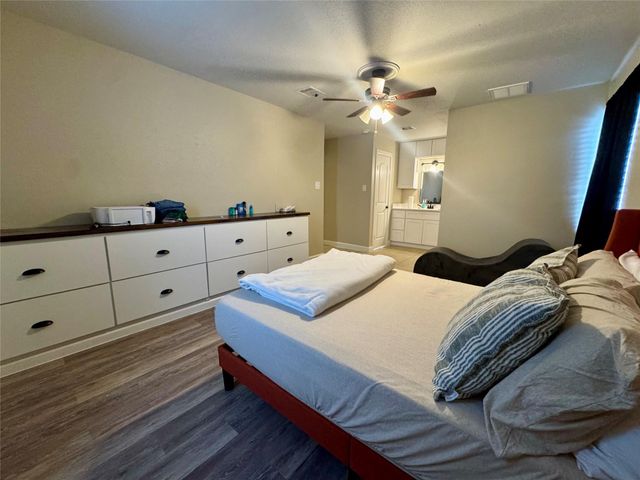 10202 Forum Park Drive 242, Houston, TX 77036