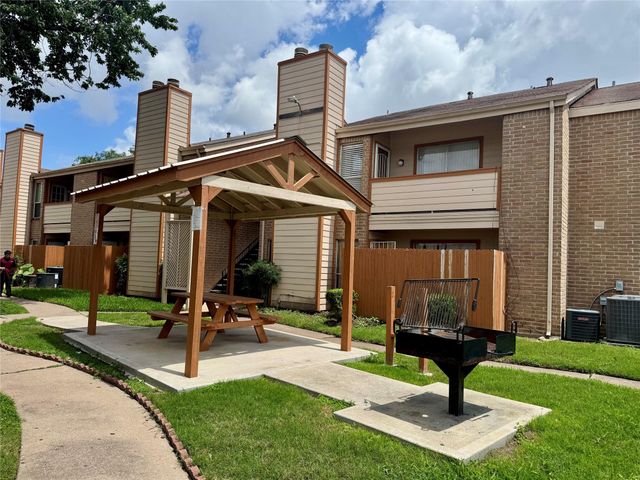 10202 Forum Park Drive 242, Houston, TX 77036