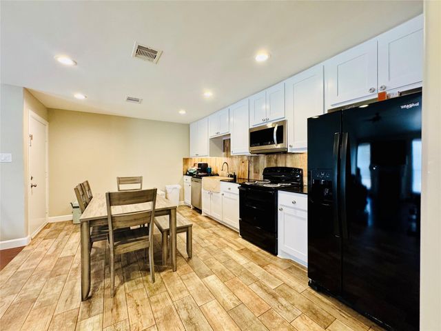 10202 Forum Park Drive 242, Houston, TX 77036