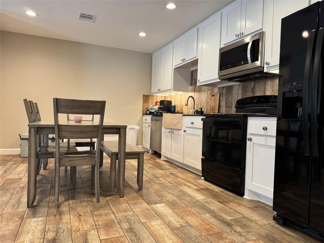 10202 Forum Park Drive 242, Houston, TX 77036