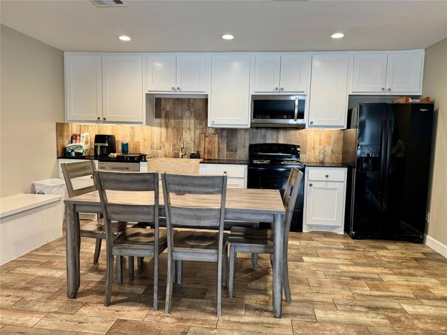 10202 Forum Park Drive 242, Houston, TX 77036