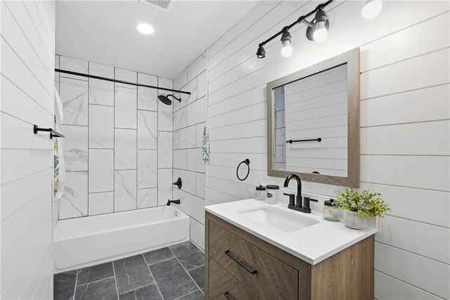 6 Rancho Vista Lane, Eureka Springs, AR 72631