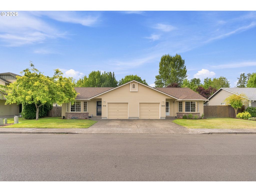 Image 1 of property listing at 1516 Sw HARBOR Dr, Mc Minnville, OR 97128