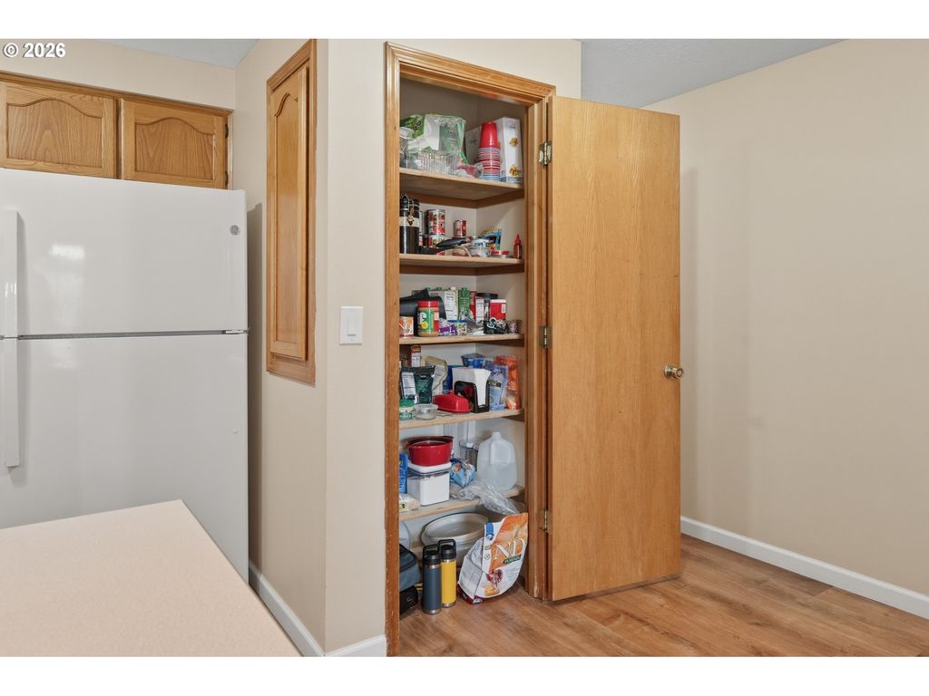 Image 10 of property listing at 1516 Sw HARBOR Dr, Mc Minnville, OR 97128