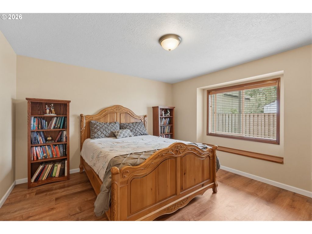 Image 16 of property listing at 1516 Sw HARBOR Dr, Mc Minnville, OR 97128
