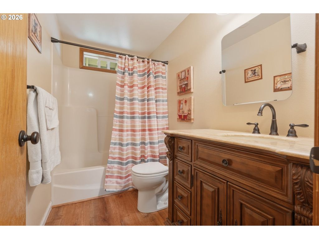 Image 18 of property listing at 1516 Sw HARBOR Dr, Mc Minnville, OR 97128