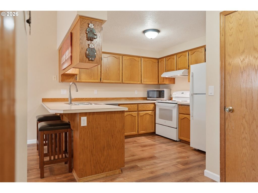 Image 7 of property listing at 1516 Sw HARBOR Dr, Mc Minnville, OR 97128