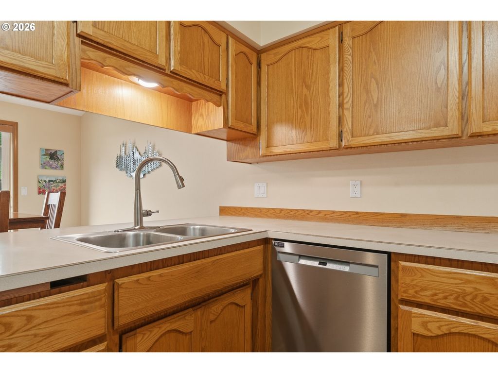 Image 8 of property listing at 1516 Sw HARBOR Dr, Mc Minnville, OR 97128