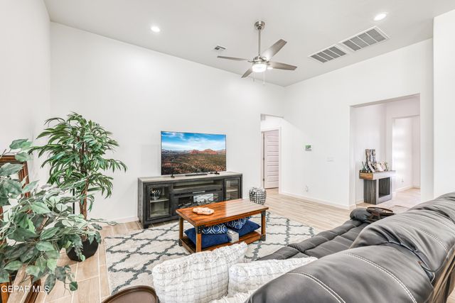 7409 Enchanted Point Drive, El Paso, TX 79911
