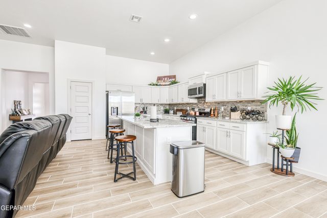7409 Enchanted Point Drive, El Paso, TX 79911
