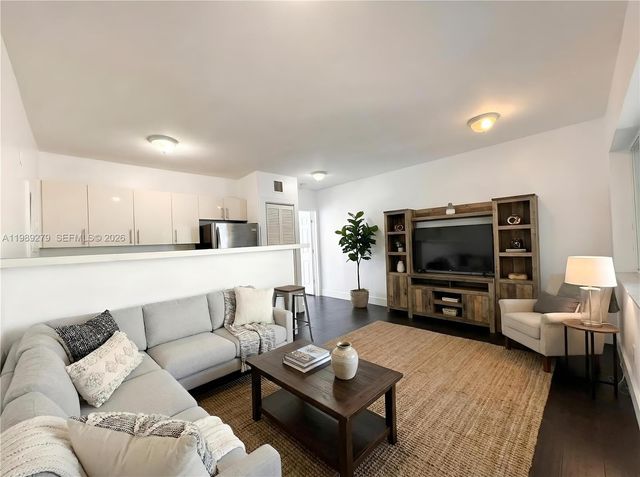 1040 NW 3rd Ave 5, Miami, FL 33136