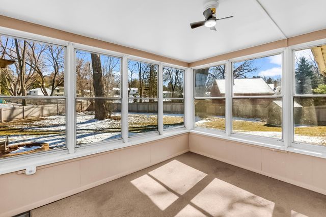 1894 Maryknoll Avenue N, Maplewood, MN 55109