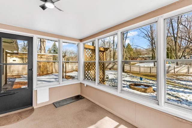 1894 Maryknoll Avenue N, Maplewood, MN 55109