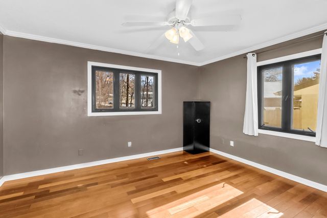 1894 Maryknoll Avenue N, Maplewood, MN 55109