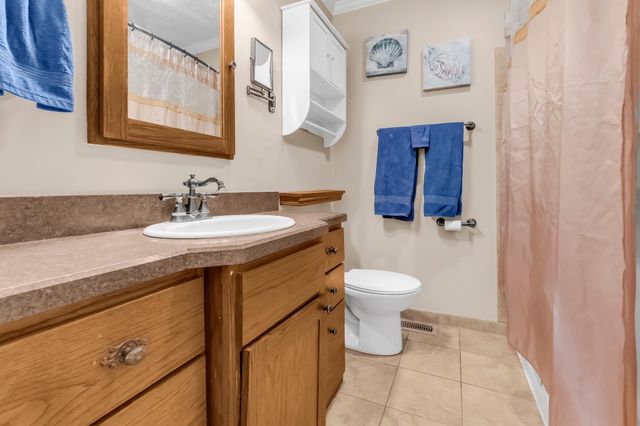 1894 Maryknoll Avenue N, Maplewood, MN 55109